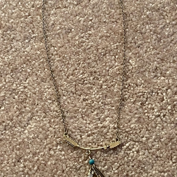 Arrow and Feather Necklace - Picture 1 of 1